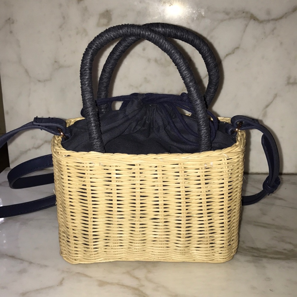 Basket Bag with Pull Ties - Picture 2 of 6
